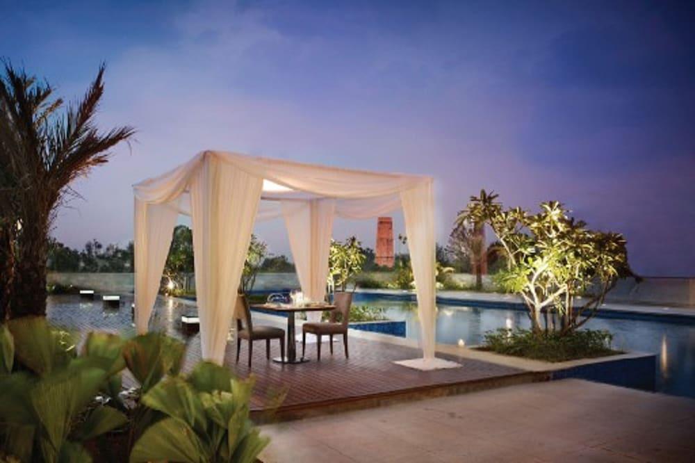 فندق تاج يشوانتبور بينغالورو بنغالور المظهر الخارجي الصورة The pool at the Taj Bengal