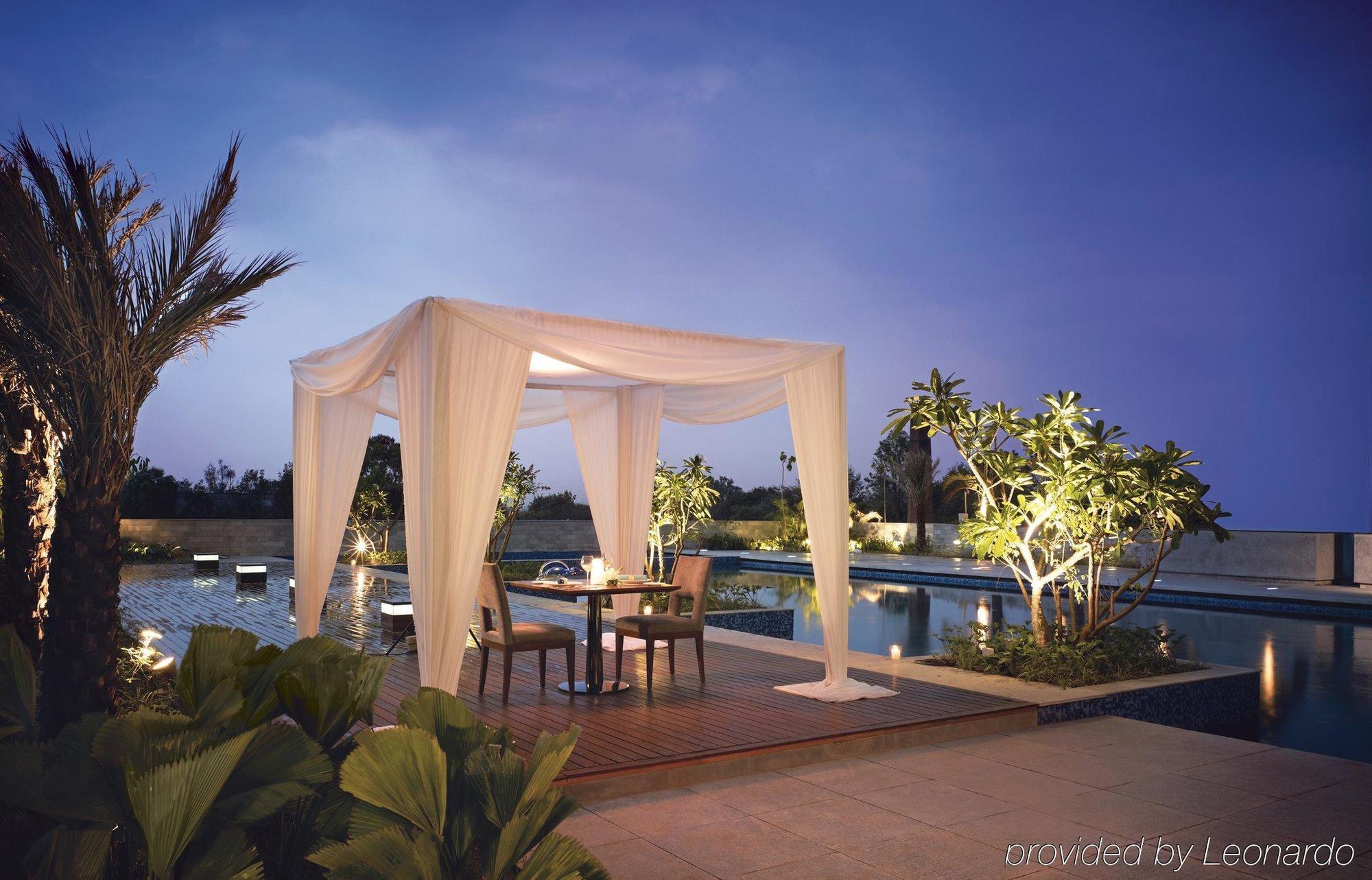فندق تاج يشوانتبور بينغالورو بنغالور المطعم الصورة The pool at the Le Méridien, Dubai