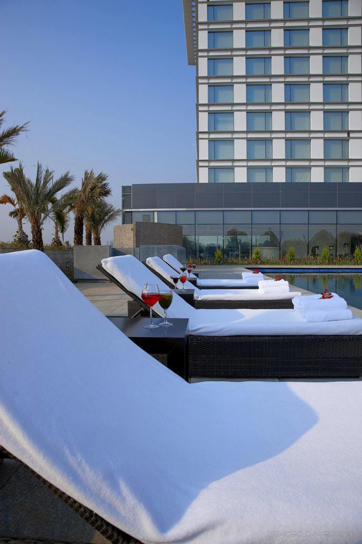 فندق تاج يشوانتبور بينغالورو بنغالور المرافق الصورة The swimming pool at the hotel